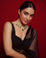 Beautiful Kiara Advani in a Black Saree Photoshoot Pictures 02