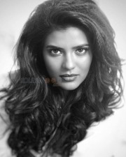 Beautiful Tamil Actress Aishwarya Rajesh Photos