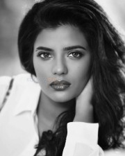 Beautiful Tamil Actress Aishwarya Rajesh Photos