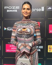 Bollywood Actress Esha Gupta at Hungama Style Icon Award 2024 Pictures 03