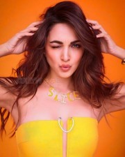 Bollywood Heroine Kiara Advani Sexy Stills 03