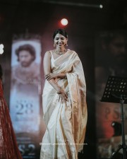 Captivating Aishwarya Lekshmi Saree Pictures 02