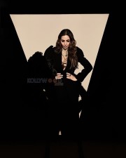 Classy Malaika Arora in a Black Pantsuit Photos 02