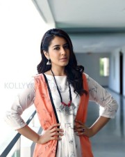 Cute Actress Raashi Khanna Pictures