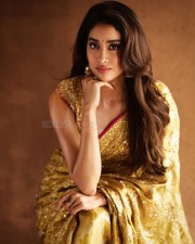 Devara Heroine Janhvi Kapoor in a Stunning Golden Saree Photos 03