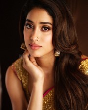 Devara Heroine Janhvi Kapoor in a Stunning Golden Saree Photos 05