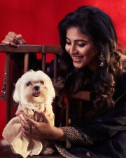 Eegai Actress Anjali Photoshoot with a Dog Pictures 03