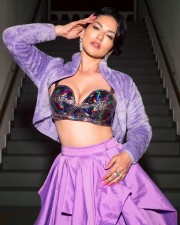 Elegant Beauty Sunny Leone in a Lavendar Skirt with a Metallic Crop Top Pictures 01