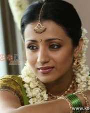 Endrendrum Punnagai Trisha Photos