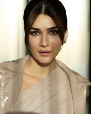 Glam Doll Kriti Sanon Pictures 01