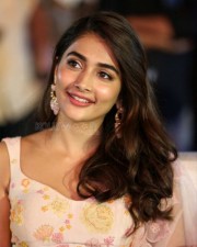 Gorgeous Beauty Pooja Hegde Smiling 01