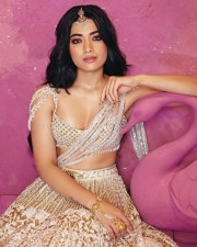 Gorgeous Heroine Rashmika Mandanna in a White Lehenga at India Couture Week 2024 Photos 07