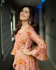 Gorgeous Raashi Khanna Photoshoot Pictures