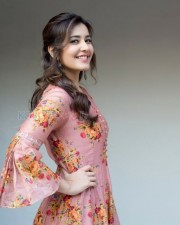 Gorgeous Raashi Khanna Photoshoot Pictures