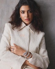 Gorgeous Samantha Ruth Prabhu in a Gucci White Jacket and Skirt Photos 02