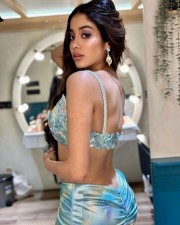 Gorgeous and Sexy Janhvi Kapoor Modern Pictures 02