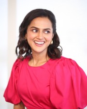 Heroine Shraddha Srinath at Mechanic Rocky Interview Photos 32