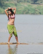 Hot Amala Paul Pictures In Vetta Movie