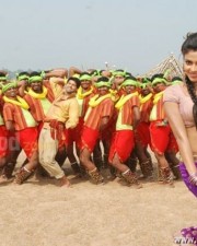 Hot Amala Paul Pictures In Vetta Movie