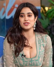 Hot Janhvi Kapoor Cleavage Show Pictures 03