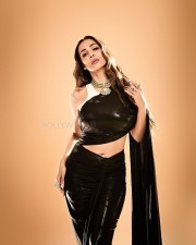 Hot Malaika Arora in a Black Saree with a Sleeveless White Blouse Photos 07