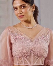 Hot Mallu Beauty Malavika Mohanan in a Pink Lehenga Set Pictures 02