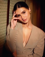 Hot Tara Sutaria Braless in a Beige Oversized Blazer and Mini Black Skirt Pictures 01