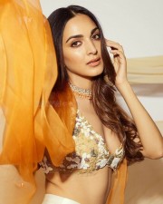 Jugjugg Jeeyo Movie Heroine Kiara Advani Sexy Photos 03