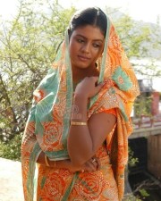 Kadhal Solla Neramillai Movie Heroine Iniya Stills