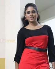 Kannpesum Varthaigal Heroine Iniya Stills