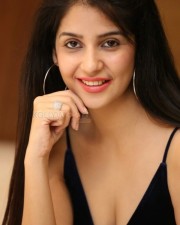 Kashish Vohra Sexy Photos