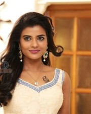 Kattapava Kaanom Movie Heroine Aishwarya Rajesh Photos