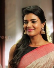 Kattapava Kaanom Movie Heroine Aishwarya Rajesh Photos