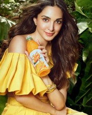 Kiara Advani Delicious Mango Photos 02