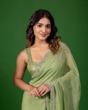 L2 Empuraan Actress Saniya Iyappan in a Stylish Green Saree with Matching Sleeveless Blouse Pictures 04