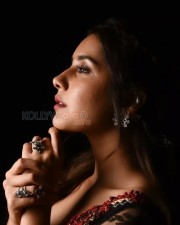 Latest Images Of Raashi Khanna