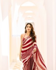 Magnetic Janhvi Kapoor in a Red and White Saree with a Matching Sleeveless Blouse Pictures 05