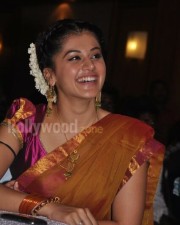 Maranthen Mannithen Heroine Tapsee Pictures