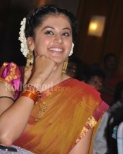 Maranthen Mannithen Heroine Tapsee Pictures