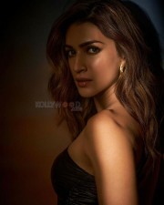 Mimi Actress Kriti Sanon Photoshoot Pictures 04