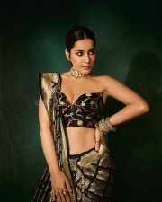 Most Popular Face of the Year Raashii Khanna in a Black Silk Saree with an Off Shoulder Cleavage Blouse Photos 08