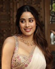 Mr and Mrs Mahi Actress Janhvi Kapoor in a Floral Lehenga Pictures 01