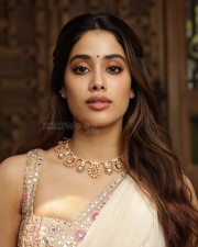 Mr and Mrs Mahi Actress Janhvi Kapoor in a Floral Lehenga Pictures 02