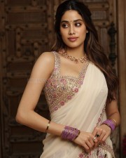 Mr and Mrs Mahi Actress Janhvi Kapoor in a Floral Lehenga Pictures 03