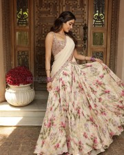 Mr and Mrs Mahi Actress Janhvi Kapoor in a Floral Lehenga Pictures 05