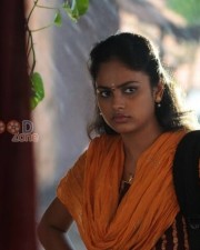 Nalanum Nandhinium Heroine Nandita Pictures