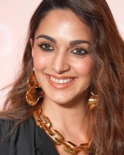 New Mommy Kiara Advani Radiant Photos 01