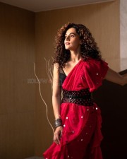 Phir Aayi Hasseen Dillruba Actress Taapsee Pannu in a Red Saree with a Black Sleeveless Blouse Photos 04