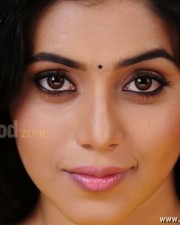 Poorna Sexy Saree Pictures