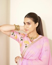 Pretty Kriti Sanon in Pink Saree Pictures 02